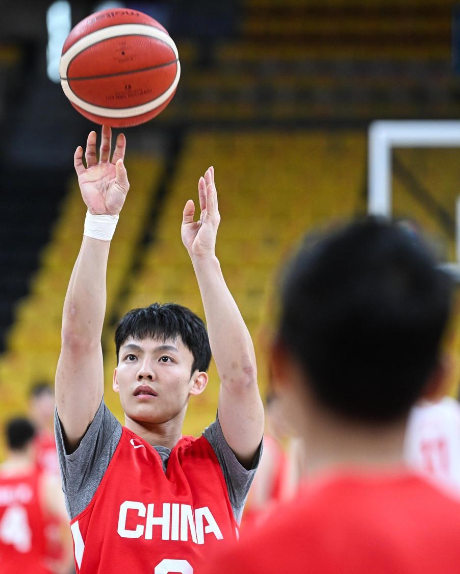 比赛节奏快速激烈，球员体力透支争分夺秒的简单介绍