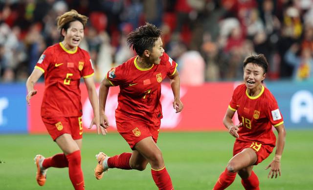 包含泰国女足逆转马来西亚，赢得关键胜利的词条