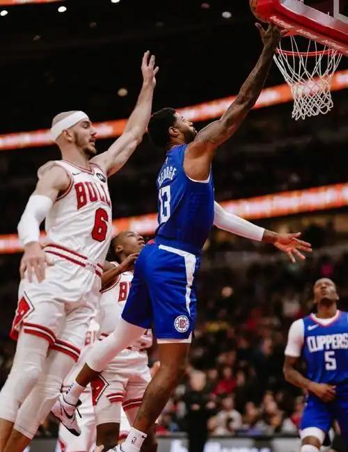 勇士惊艳全场，老鹰助攻爆棚，哈登逆转取胜！的简单介绍