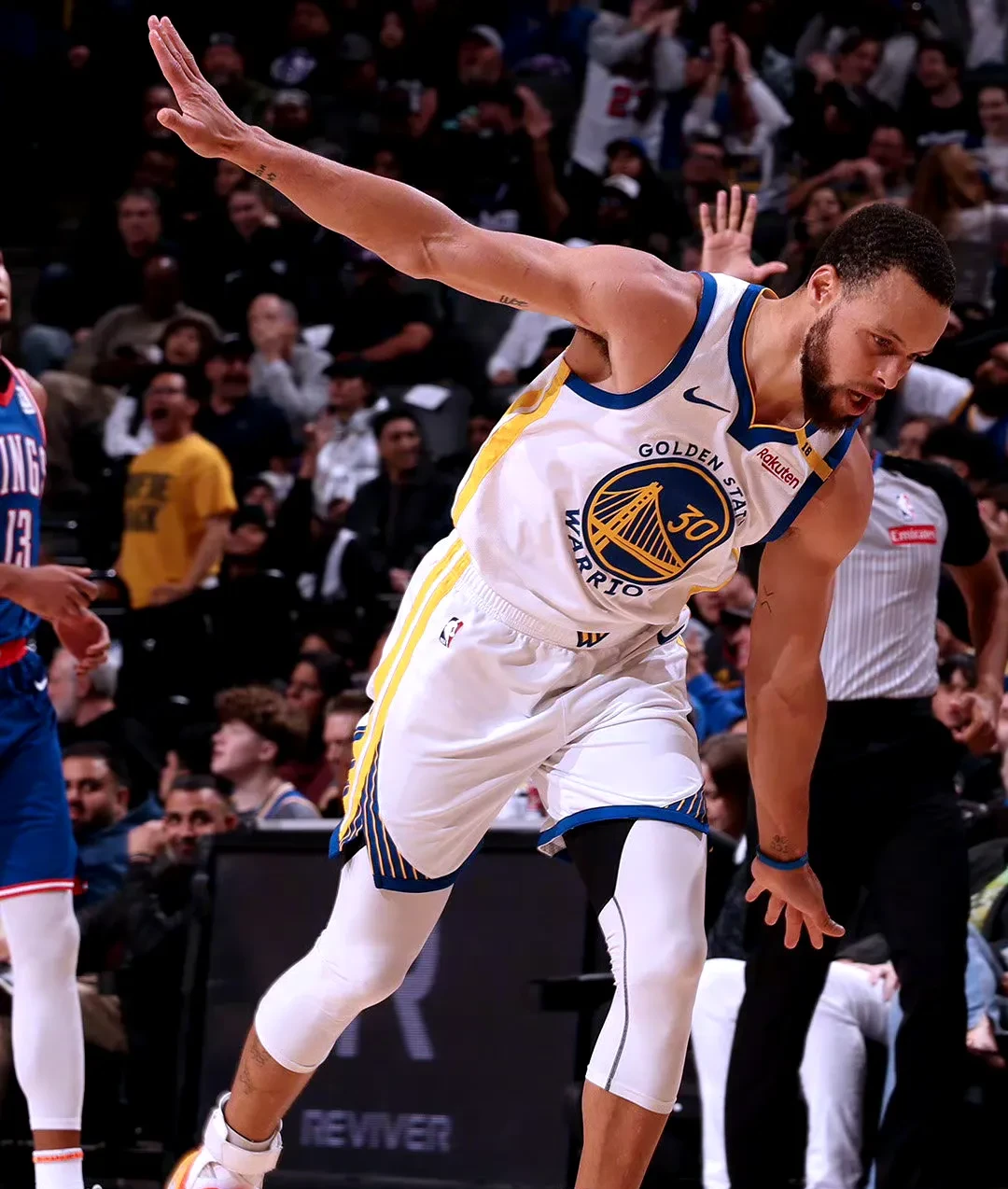 包含库里连续十五场比赛得分超过突破纪录，瑞士队挑战极限！的词条